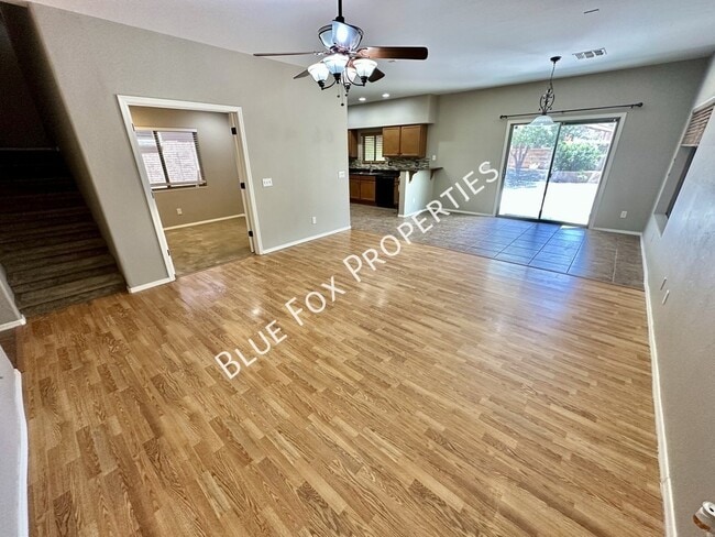 Building Photo - 250 E Calle Puente Azul