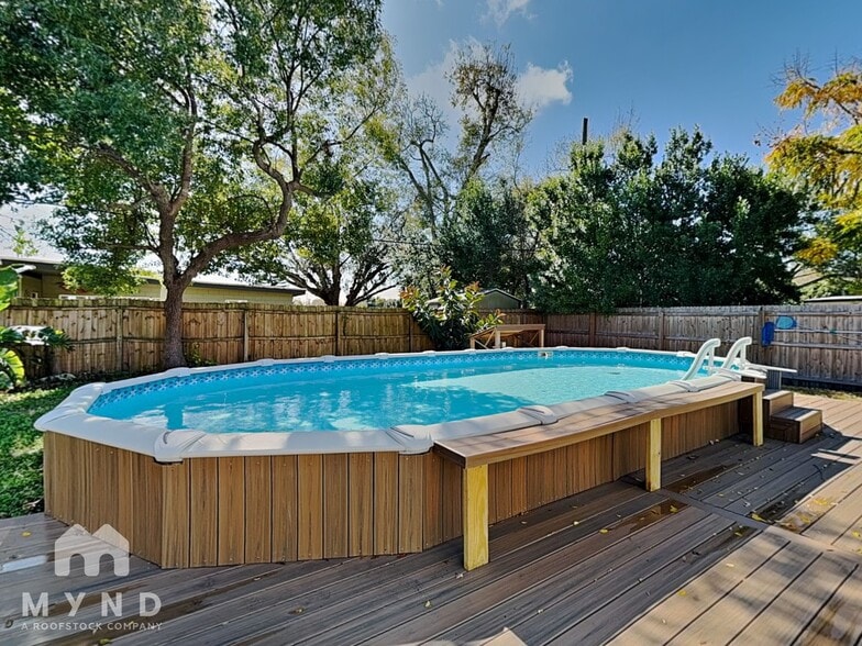 Building Photo - 3404 Leslie Dr