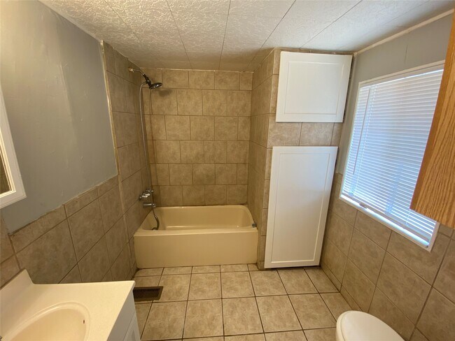 Building Photo - 109 Birchwood Dr