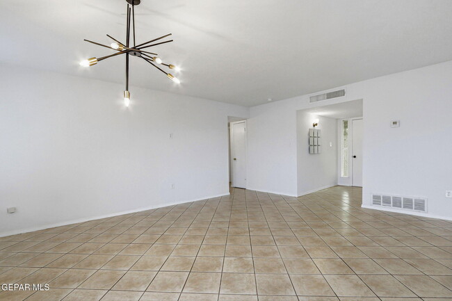 Building Photo - 10837 Gemstone St