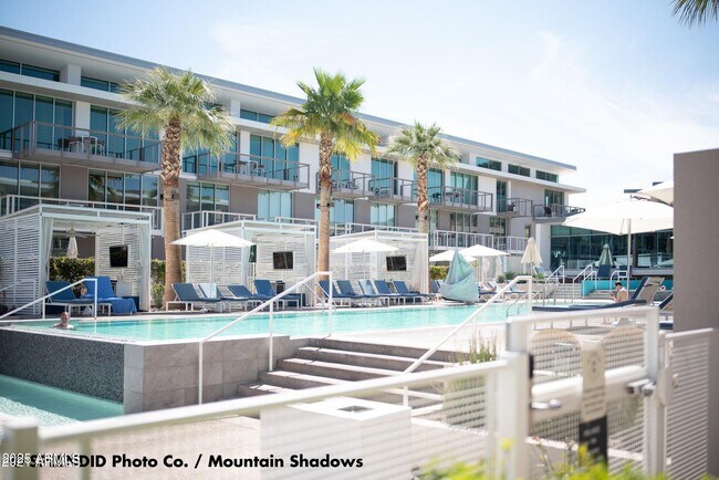 Building Photo - 5553 E Stella Ln