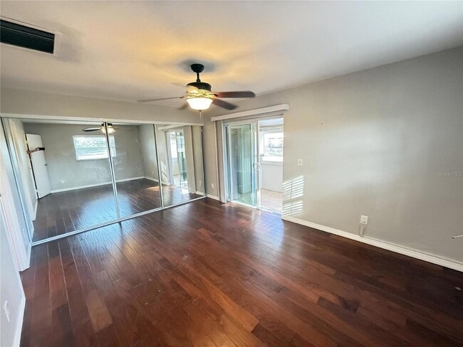 Building Photo - 2202 Clubhouse Dr