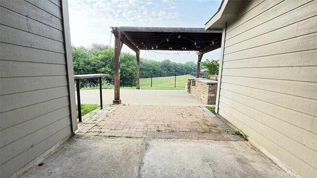 Building Photo - 1001 Perennial Ln