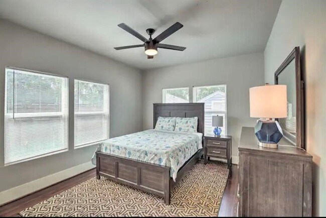 Building Photo - 5224 Leeland St