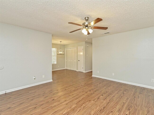 Building Photo - 1010 Cushing Dr