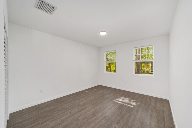Building Photo - 1591 NW 29 Rd