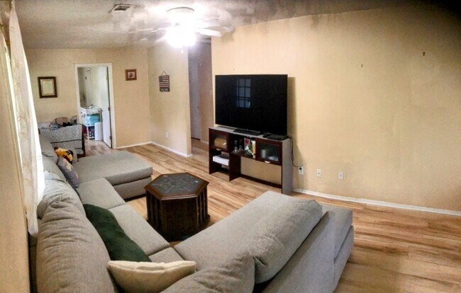 Building Photo - 17902 Strack Farm Rd