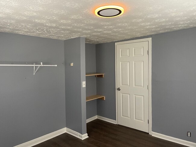 Building Photo - Adorable 2 Bed/1 Bath Bungalow in Forest P...