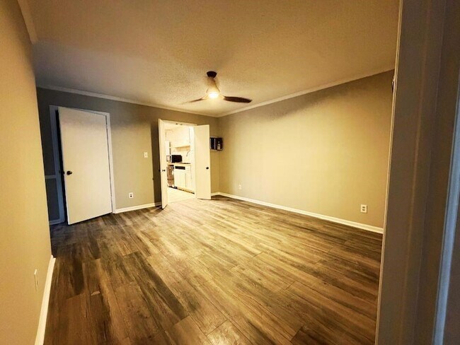 Building Photo - 2928 Parc Lorraine