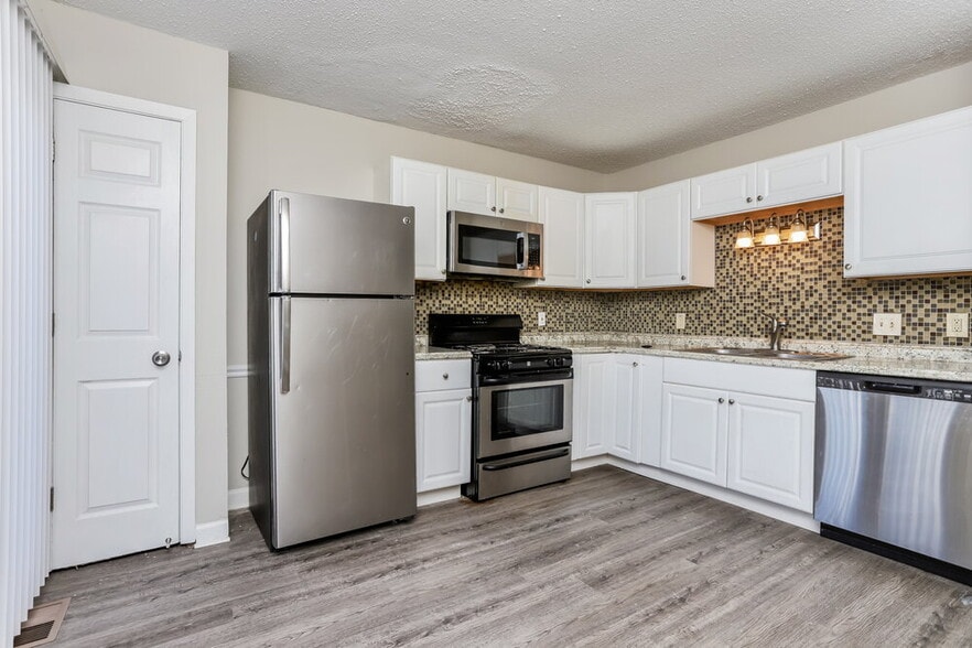 Building Photo - 1253 Advance Dr