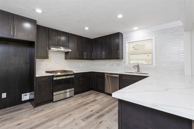 Building Photo - 10825 Willowisp Dr
