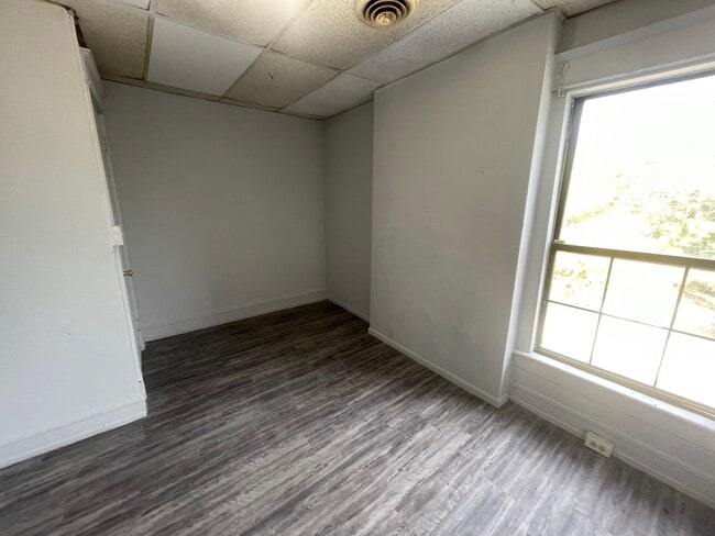 Building Photo - 425-3D Vermilion-N