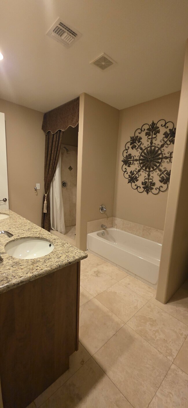 Building Photo - 13401 N 18th St