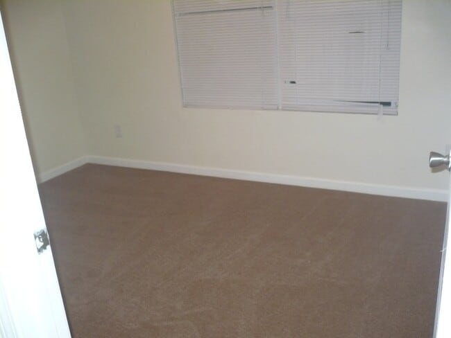 Building Photo - 11102 Waldrop Pl