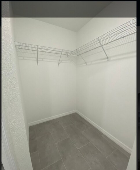 Building Photo - 2926 Diplomat Pkwy W