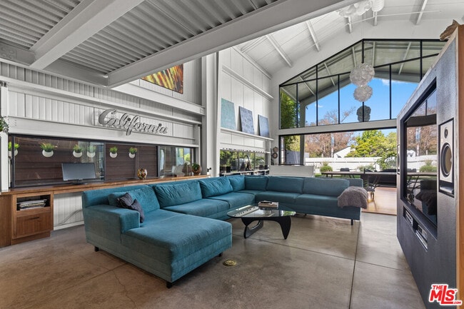 Building Photo - 548 Rose Ave