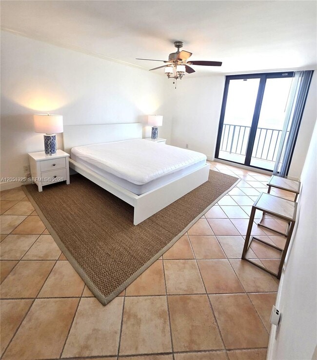 Building Photo - 2625 Collins Ave