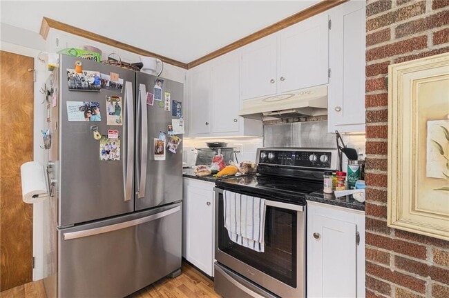 Building Photo - 27 Westwood Dr