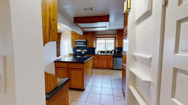 Building Photo - 3423 W 58th Plz