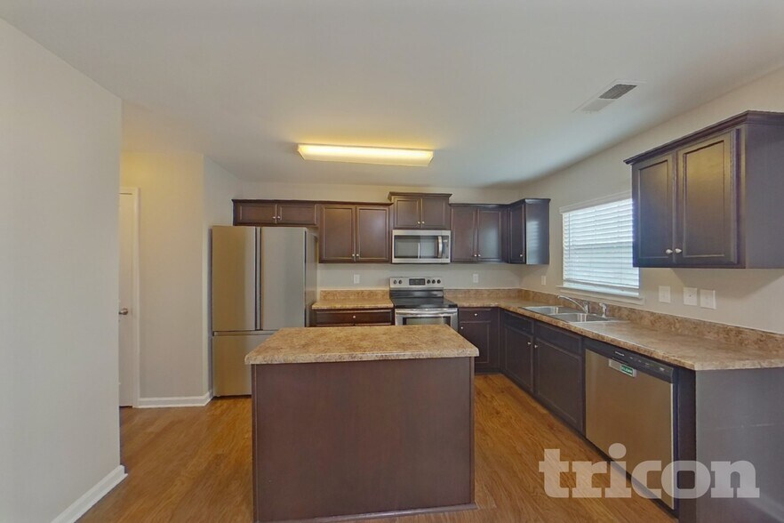 Building Photo - 208 Willow Grv Wy