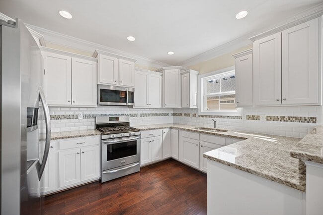 Building Photo - Chick's Beach Condo 3BR & 3.5BA w/2-car garage