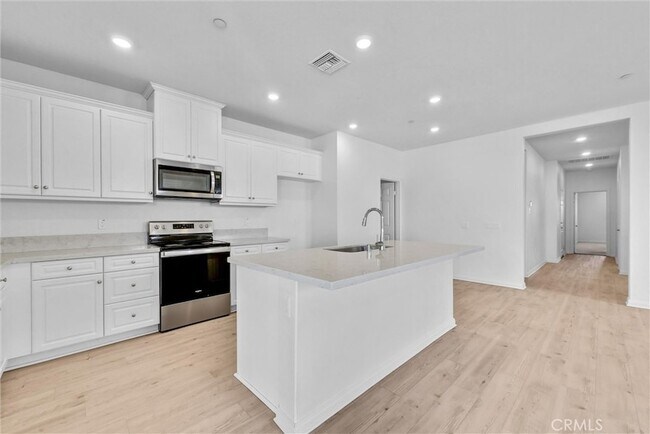 Building Photo - 4688 Florence Dr