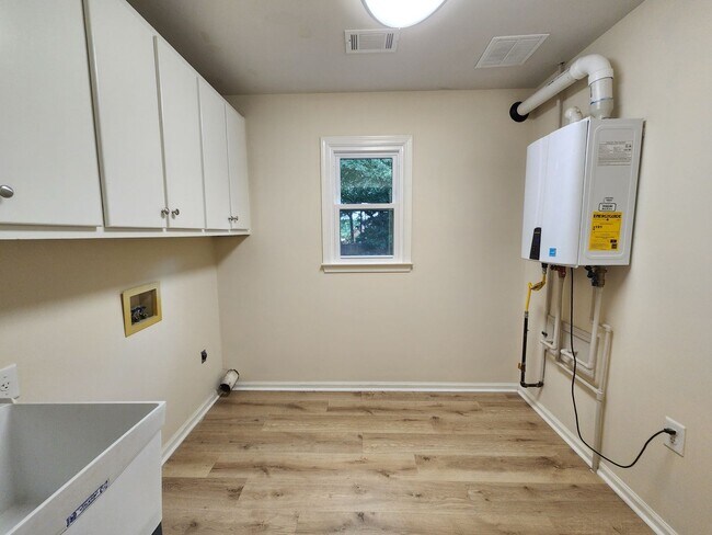 Building Photo - Executive Rental in Lake Redwine Community, 4 Bedrooms and 2.5 Baths 2 Car Garage - Newnan, GA
