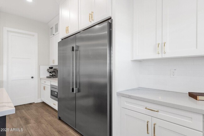 Building Photo - 856 W Quail Cir