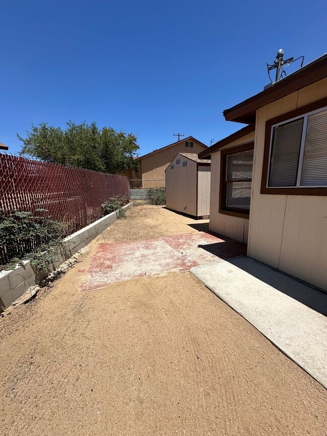 Building Photo - Welcome to your 2 bedroom 1 bath home!