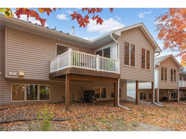 Building Photo - 9280 Blackoaks Ct N