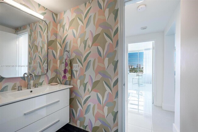 Building Photo - 9101 E Bay Harbor Dr