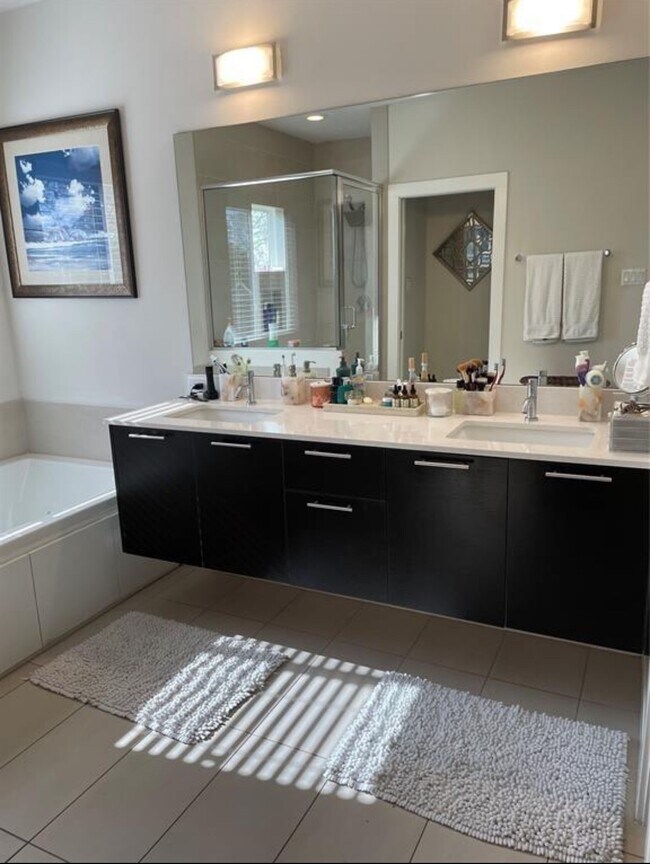 Building Photo - 5204 Hershe St