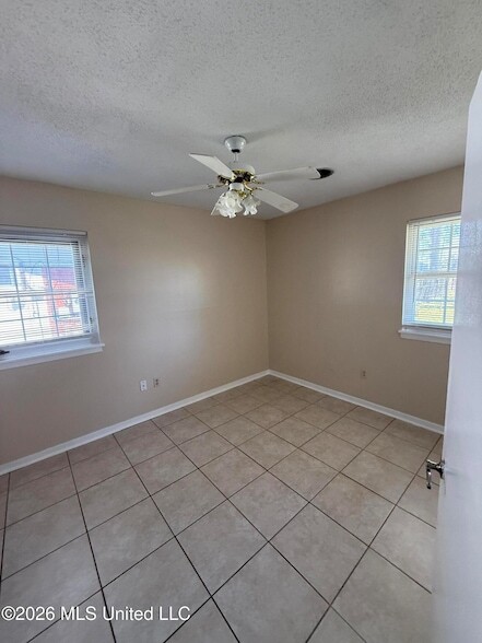 Building Photo - 405 McGuire Cir