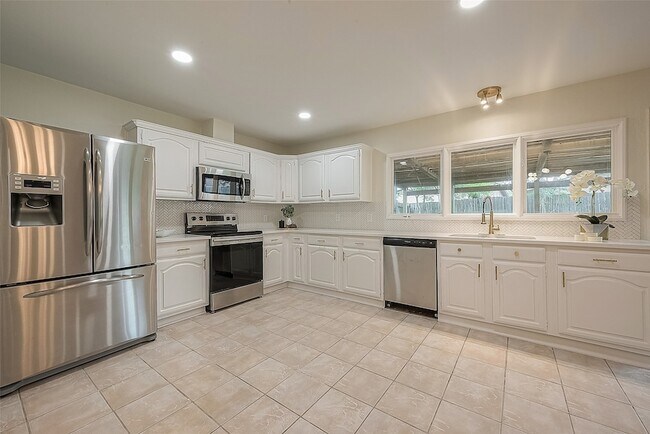 Building Photo - 16810 Sweno Ct