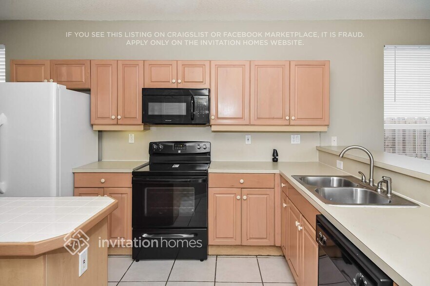 Building Photo - 14951 SW 157th Ct
