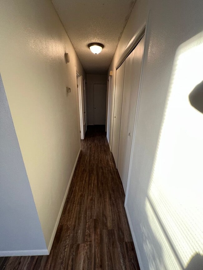 Building Photo - Nice 3 Bed 2 Bath 2 Car Garage Home, Total Electric