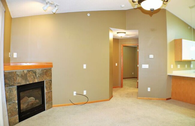 Building Photo - $1,195 | 2 Bedroom, 1 Bathroom Condo | Pet...