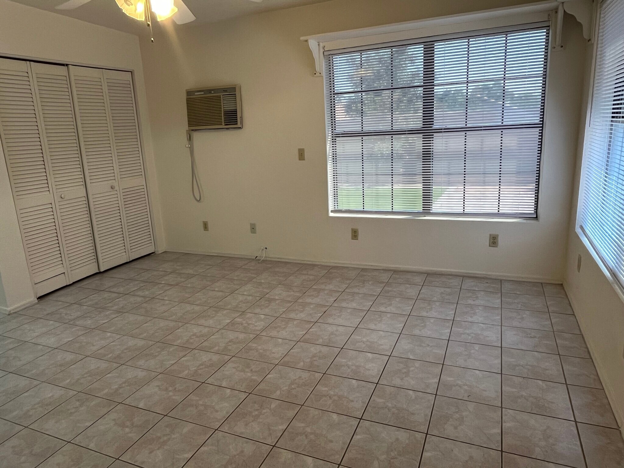 Building Photo - 4175 E Cholla Canyon Dr