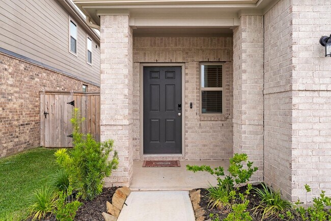 Building Photo - 14483 Cedar Ledge Ln