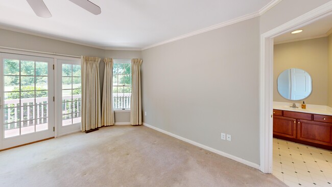 Building Photo - 33 Fairway Dr