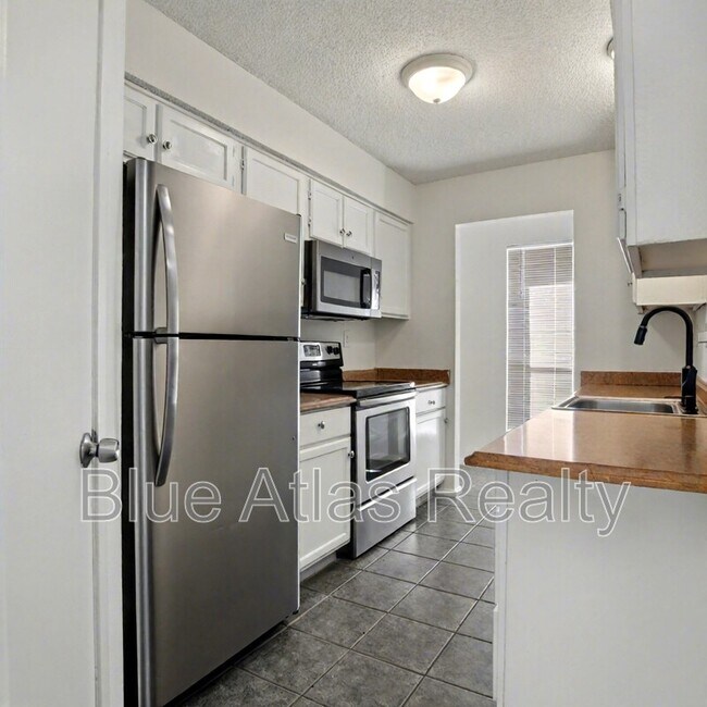 Building Photo - 610 Lillard Rd