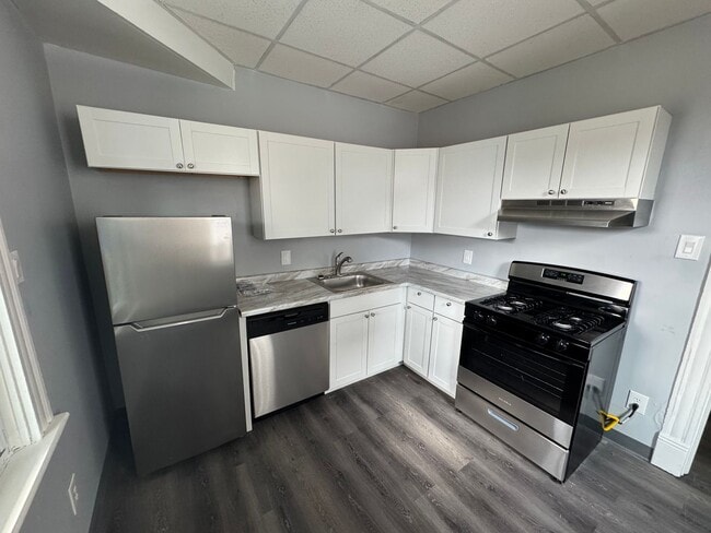 Building Photo - Renovated 3/1 Duplex In The Heart Of Pitcairn!! Available January 10th!