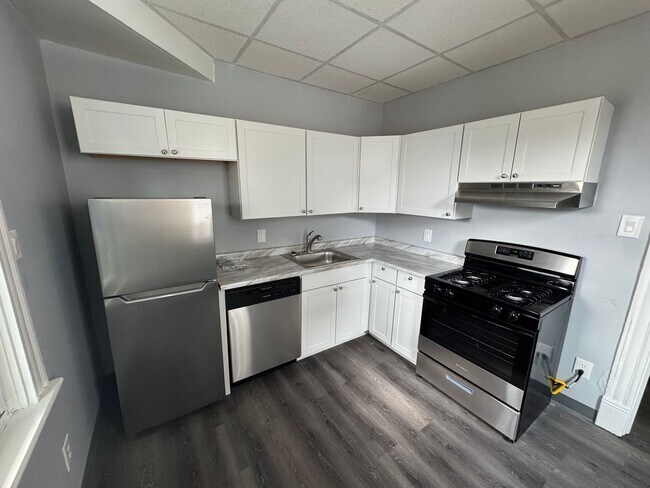 Building Photo - Renovated 3/1 Duplex In The Heart Of Pitcairn!! Available Now!