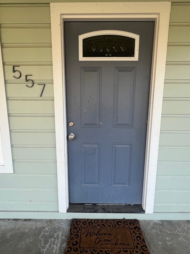 Building Photo - 557 E Elm St