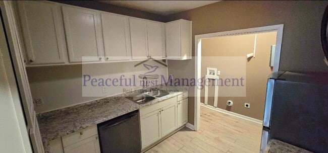 Building Photo - 564 Chesterfield Ave