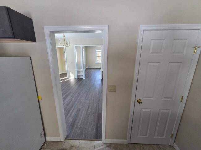 Building Photo - 109-111