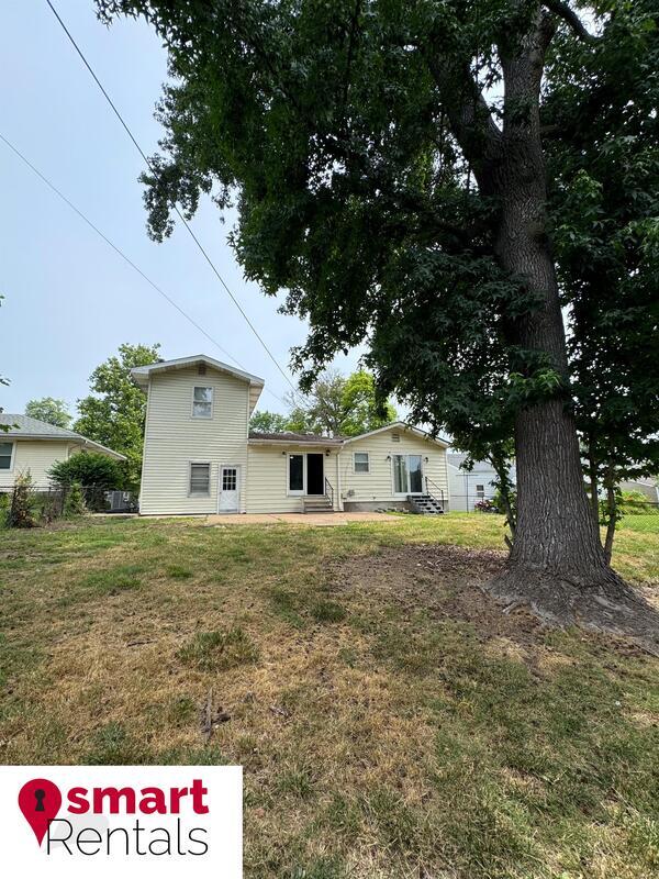 Building Photo - 160 Maple Dr