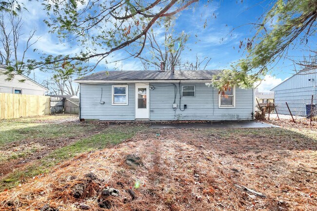 Building Photo - 3 Bedroom Home