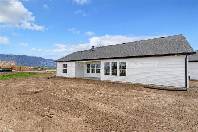 Building Photo - 837 E 3rd N