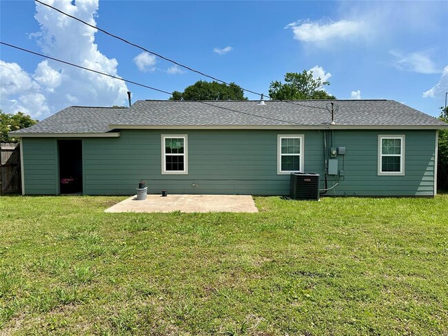 Building Photo - 2310 Kingsdale Dr